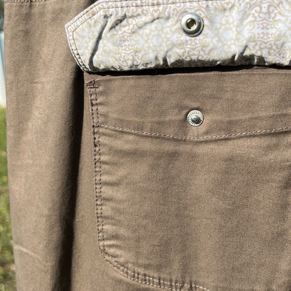 ~eN New Gloria Vanderbilt brown capris with pockets - Picture 9 of 13